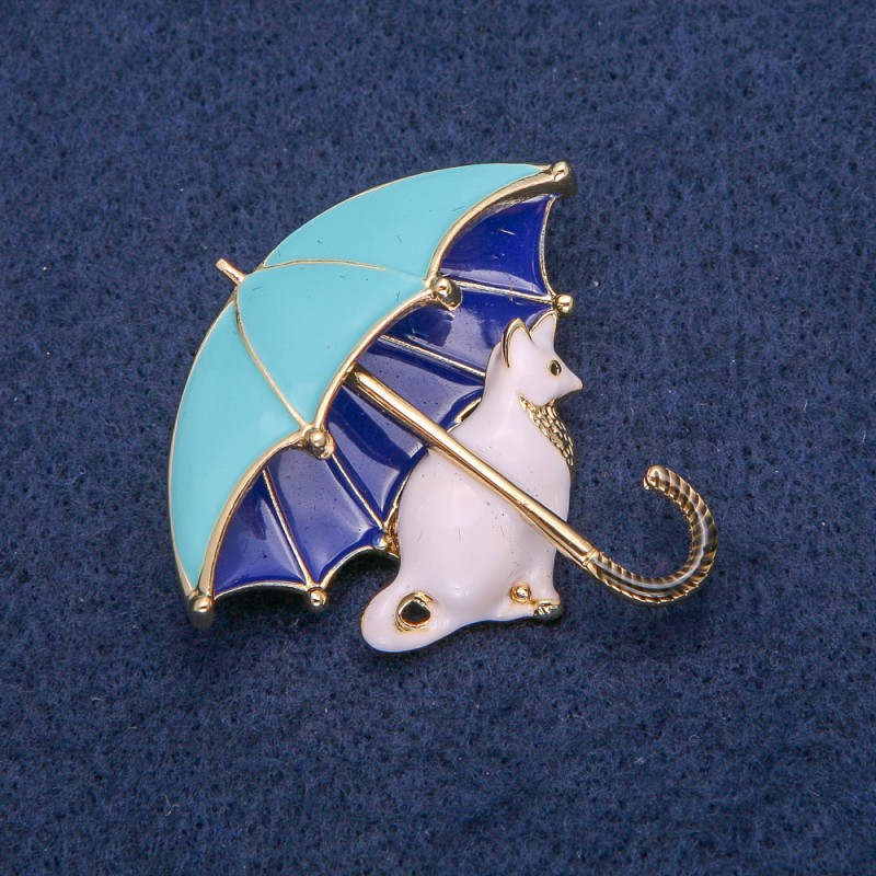 Broche chat sous parapluie émaillé 43×44 mm