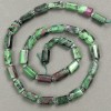 Perles sur fil en pierre naturelle Zoïsite taillées 11×7 mm, longueur 40 cm ± avec perles de rocaille (3×2 mm)