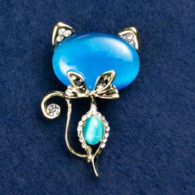 Broche Chaton œil de chat bleu avec strass blancs 45×28 mm métal jaune