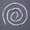 Perles de howlite naturelles, boule facetée, diamètre 4 mm ± sur fil, longueur 39 cm+
