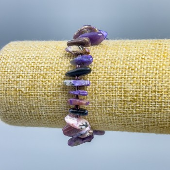 Bracelet en charoïte naturel, éclats «Aiguille», diamètre 25×3-12×2 mm ±, avec perles, diamètre 2 mm, longueur 18 cm (stretch)