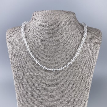 Collier en cristal de roche facetté, bille de 6 mm, longueur 47 cm +/-