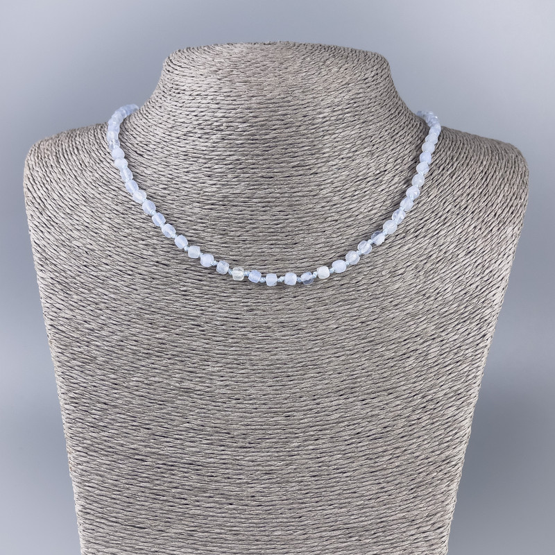 Collier en agate (chalcedoine bleue), cubes facettés, diamètre 4×4 mm, longueur 51 cm ±