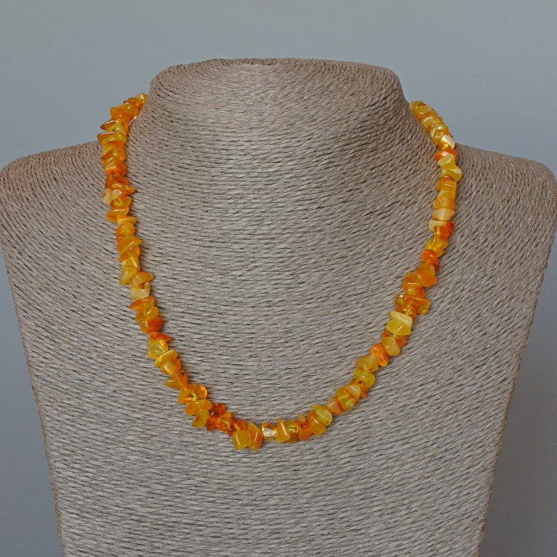 Collier d'éclats d'ambre, diamètre 7×4 mm ±, longueur 45 cm ±