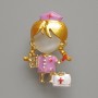 Broche-pendantif Infirmière, œil de chat blanc, émail violet et blanc, métal doré 23×36 mm