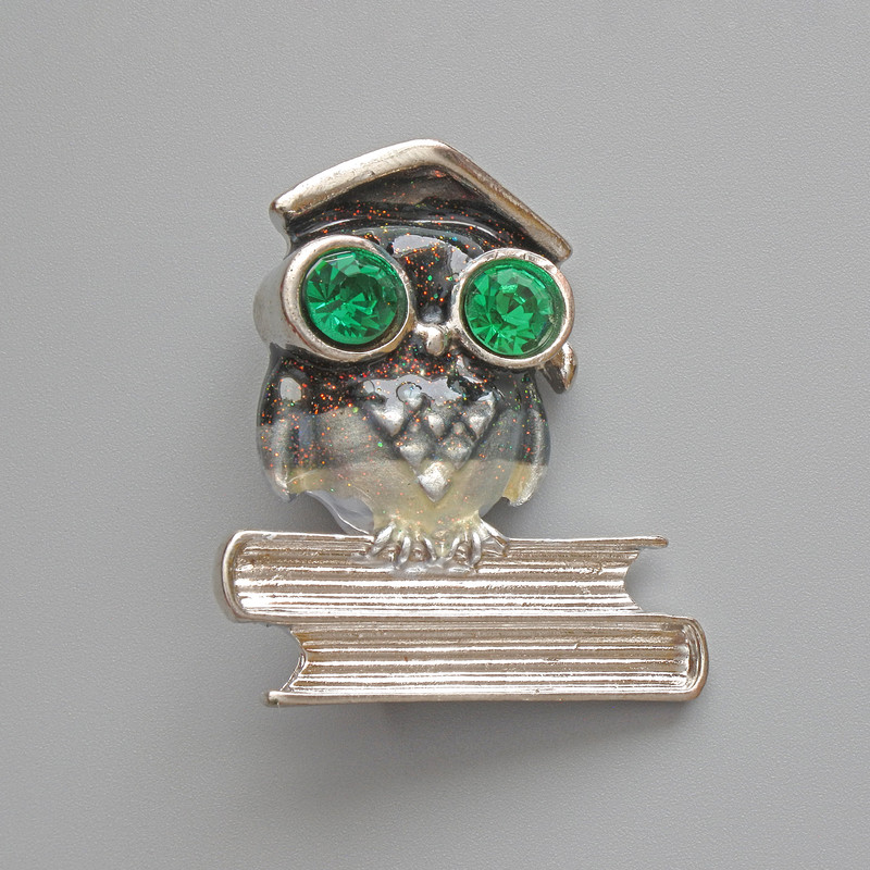Broche-pendante Hibou gris émaillé et cristaux verts